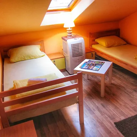 Taso's House Hostel *
